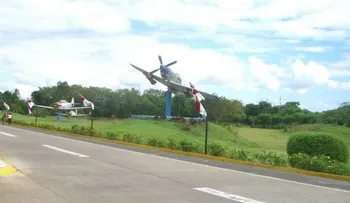 Avión que iba para el Aila aterriza por "error" en la Base Aérea de San Isidro