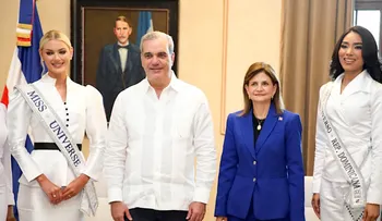 Abinader recibe a Miss Universo y Miss República Dominicana en el Palacio Nacional