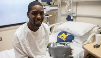 Un joven sobrevive 17 meses sin corazón gracias a esta herramienta en su mochila