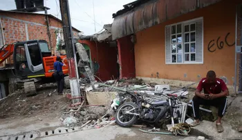 Colombia: la esperanza de hallar supervivientes se desvanece mientras las máquinas retiran escombros