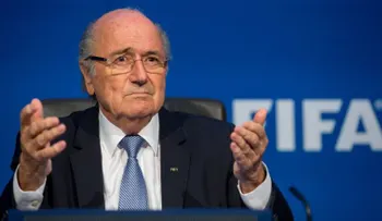 Blatter y otros funcionarios de la FIFA se dieron a sí mismos bonos anuales por 80 millones de dólares