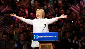 Choque de Opiniones: Clinton rompe el "techo de cristal" de la política en EE.UU.