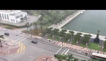 Una lluvia de muebles cae sobre Miami (VIDEO 2)