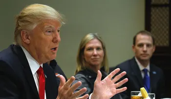 Trump revela las consecuencias de la cancelación de su decreto migratorio