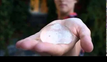Crean Botellas de agua comestibles para luchar contra el plástico