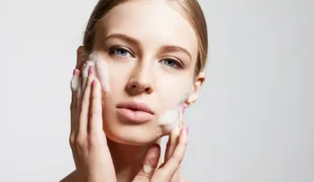 Cómo elaborar un exfoliante natural para el rostro y los labios