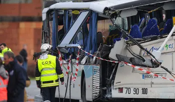 Mueren 6 adolescentes en un accidente de un autobús escolar en Francia