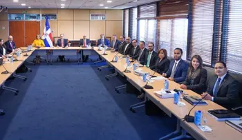 Gobernador Valdez Albizu recibe misión del Artículo IV del FMI para analizar  desempeño economía y sus perspectivas