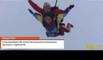 Una mujer rusa celebra su 80.º cumpleaños con un salto en paracaídas