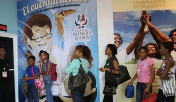 Ciudadanos disfrutan espacio del Despacho Primera Dama en Feria del Libro 2015