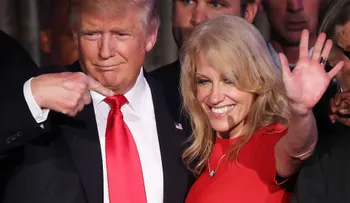 Simpatizantes de Trump se sienten traicionados por acercarse a Romney, dice asesora