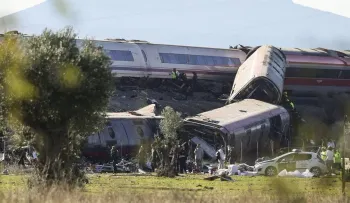 Al menos 30 muertos tras chocar dos trenes de pasajeros en Toledo, España