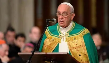 Sacerdotes pederastas causan vergüenza a Iglesia, dice el papa Francisco (VIDEO)