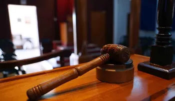 España: Ante juez pareja de EEUU que vivió con hijo muerto