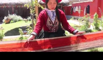  Mujer Cusqueñas invade las redes sociales por su forma inusual de vender