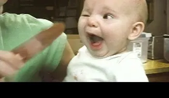 Entrañable vídeo de bebés comiendo helado por 1ra. vez (Video)