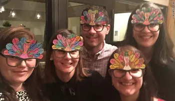 Friendsgiving... la nueva tendencia de Acción de Gracias de Estados Unidos