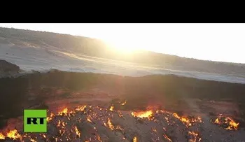 Impresionantes imágenes de la "puerta del infierno" captada por un dron