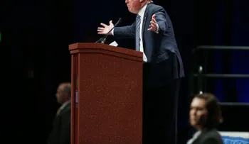 Donald Trump: Consideraría seriamente cerrar las mezquitas