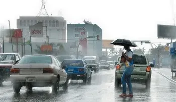 Vaguada y baja presión mantienen aguaceros y tronadas este sábado en el país