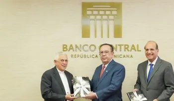 BCRD dona 300 ejemplares del libro "Exvotos, promesas y milagros de la Virgen de la Altagracia", al Episcopado 