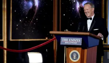 Hollywood validó a Sean Spicer en los Emmy, pero eso no es gracioso