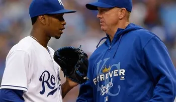 Machado da dos HRs; Casilla gana y Castro salva para los Azulejos