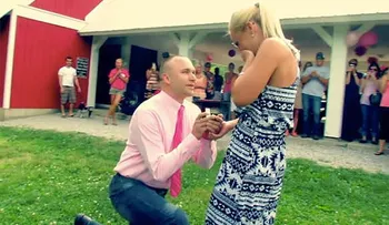 Esta mujer con cáncer recibe amor de amigos y solicitud compromiso de su pareja (Video)