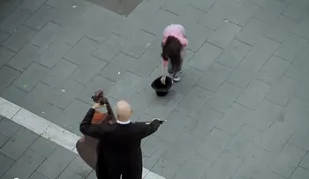 Vídeo espectacular": Una niña le da una moneda a un músico y mira lo que sucede...
