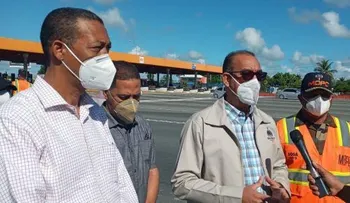 Ministro de Obras Públicas, Deligne Ascención, pide a conductores transitar con precaución 