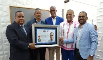 Instituciones de Azua reconoce al periodista Alberto Quezada por su trayectoria