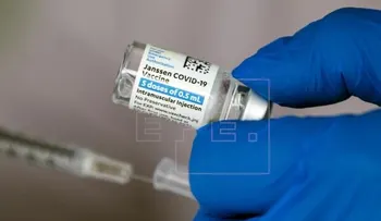 Suman 15 casos confirmados de trombosis en vacunadas con J&J en EEUU