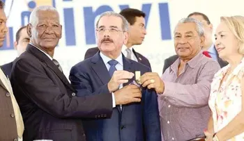 Presidente entrega proyectos habitacionales en Barahona y San Juan de la Maguana