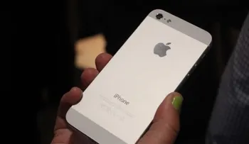 Joven se electrocuta cuando contestaba llamada en su iPhone