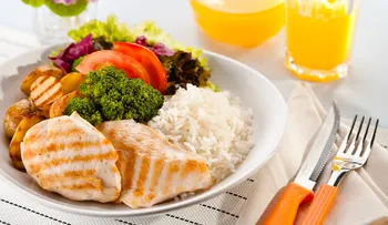 Así debería ser tu plato para una dieta sana y equilibrada