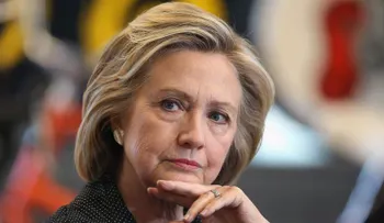Mayoría de EEUU rechaza que no se procese a Clinton por correos electrónicos