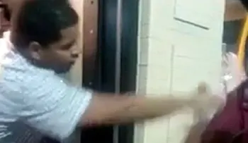 La cruel broma de un empleado de McDonald's a un indigente crea indignación (VIDEO)