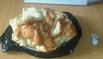 Sorprenden dos mujeres llevándoles sándwich de drogas a sus concubinos presos en la Policía