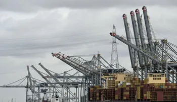 Petróleo sube tras renovada presión de EE.UU. contra Irán
