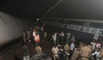 El descarrilamiento de un tren en la India causa al menos 12 muertos