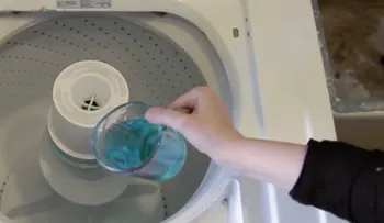 Si aplicas este ingrediente antes de lavar la ropa, las manchas y el sucio desaparecen