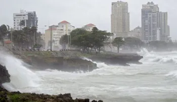 El COE recomienda embarcaciones permanecer en puerto por oleaje anormal