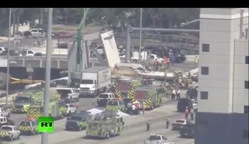 Cao en el tránsito de la Florida por derrumbe de puente peatonal