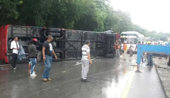 Al menos 10 heridos en accidente en autopista 6 de Noviembre