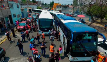 Buses de la caravana de inmigrantes llegan a la frontera entre México y EE.UU., ¿qué sigue ahora?