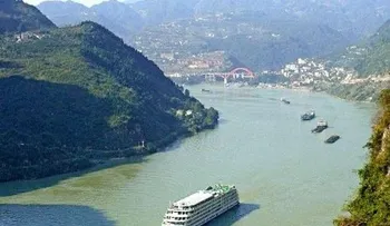 Se hunde en río de China barco con más de 400 personas 
