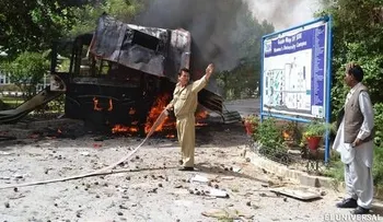 Comando toma hospital tras ataques en Pakistán