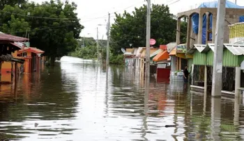 Desplazados por lluvias suman 2,605; COE mantiene 25 provincias en alerta            