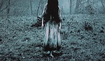 Escalofriante broma: la niña de "The Ring" aterra a clientes en una tienda