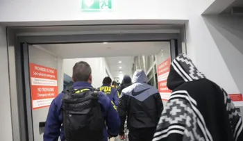 Chile expulsa a 75 inmigrantes, entre ellos 11 dominicanos, en vuelo con escala en Perú, Colombia y RD